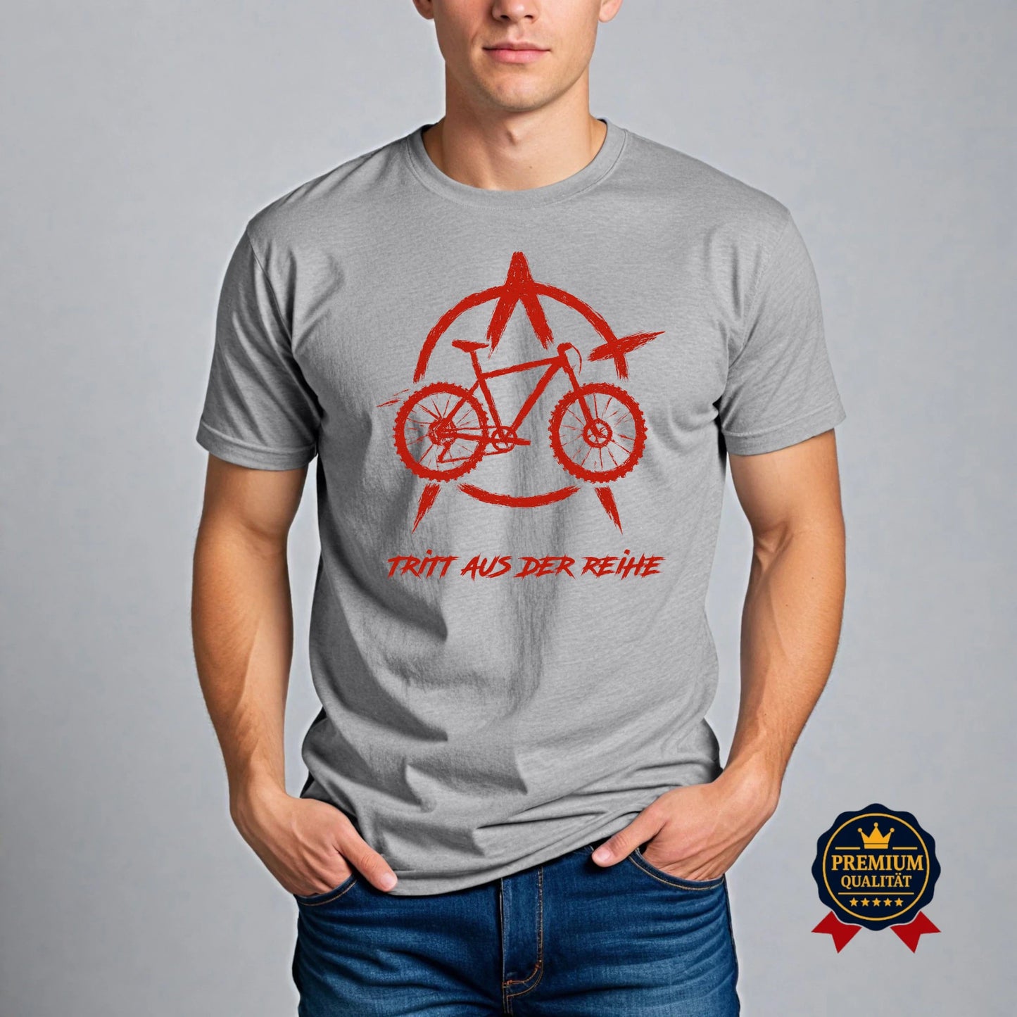 Graues Fahrradshirt mit rotem Anarchie-Bike-Design, getragen von Modell – ideales Shirt für rebellische Biker:innen