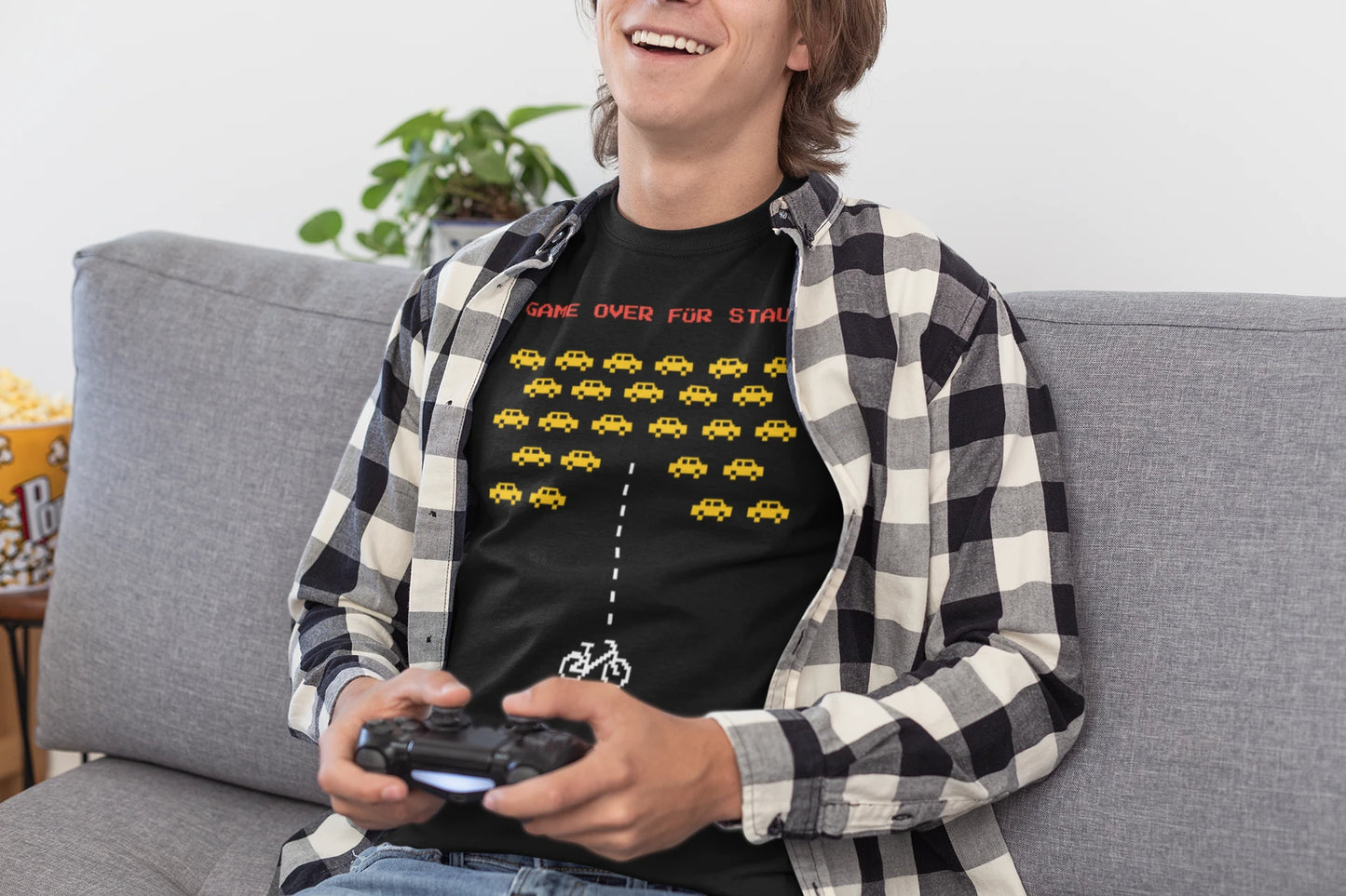 Game Over für Stau! Auto Invaders Pixel Fahrrad T-Shirt – Retro Bike Design für Radfahrer & Umweltfreunde