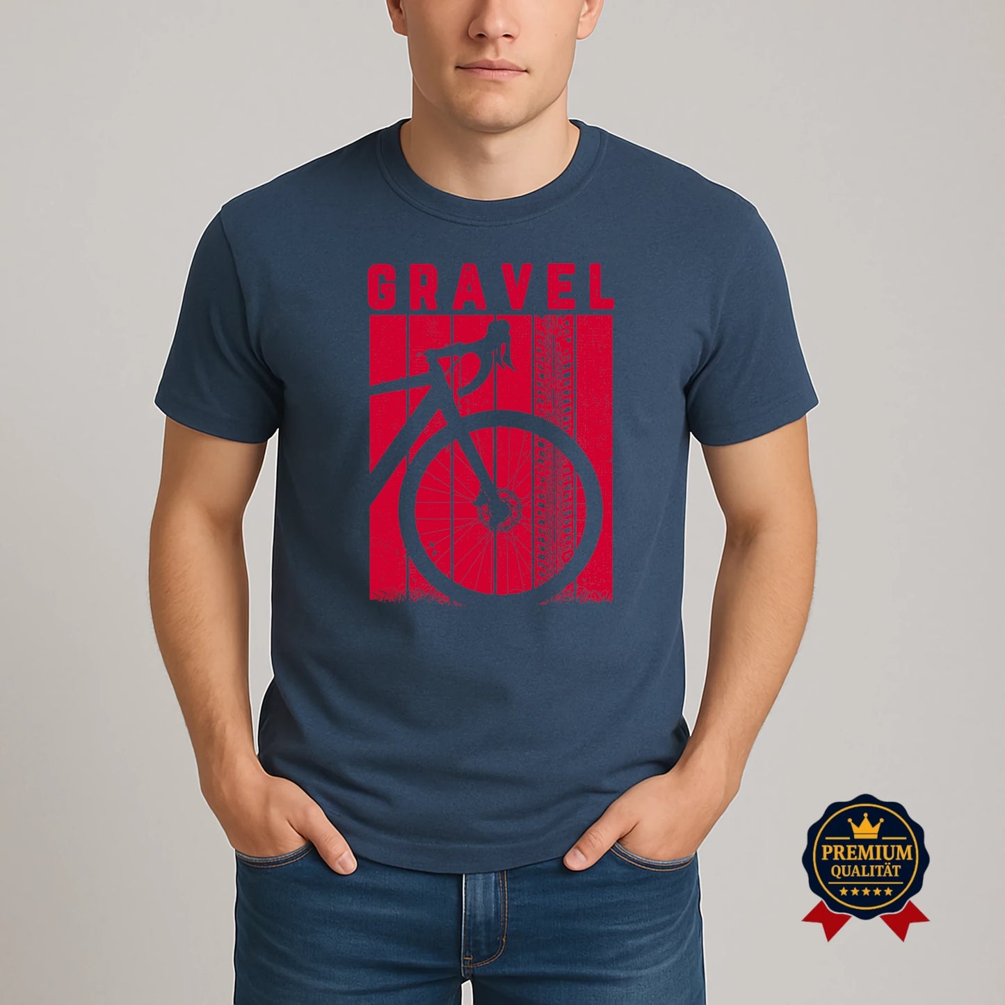 Dunkelblaues Gravel T-Shirt mit kontrastreichem Bike-Motiv – robustes Design für Radfahrer mit Outdoor-Spirit.