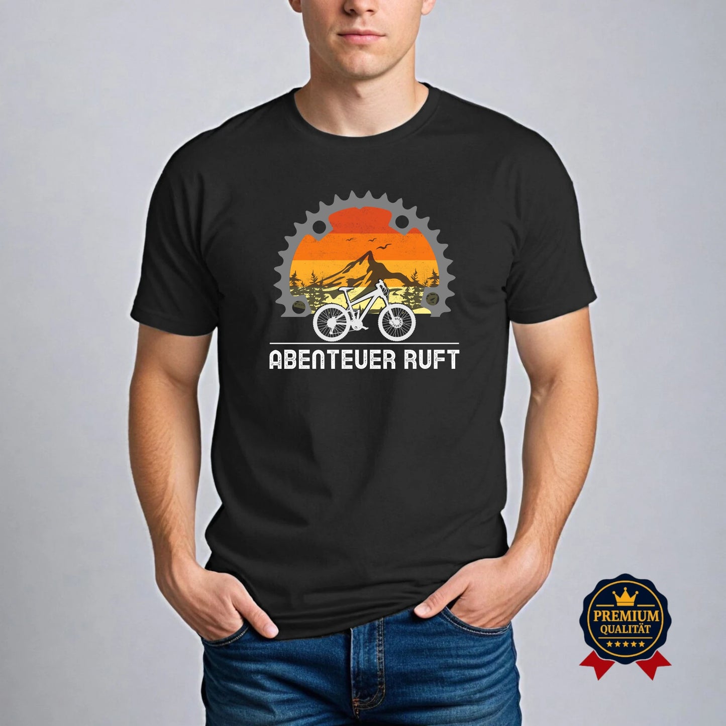Abenteuer Ruft T-Shirt – Mountainbike Design mit Zahnkranz und Berglandschaft