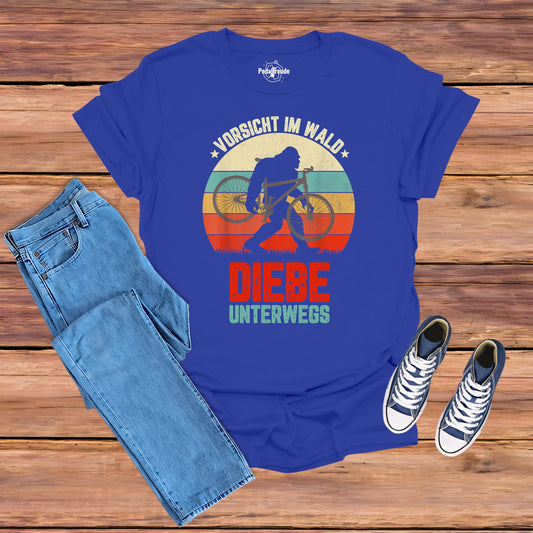 Vorsicht im Wald – Lustiges Fahrrad T-Shirt für Outdoor-Fans