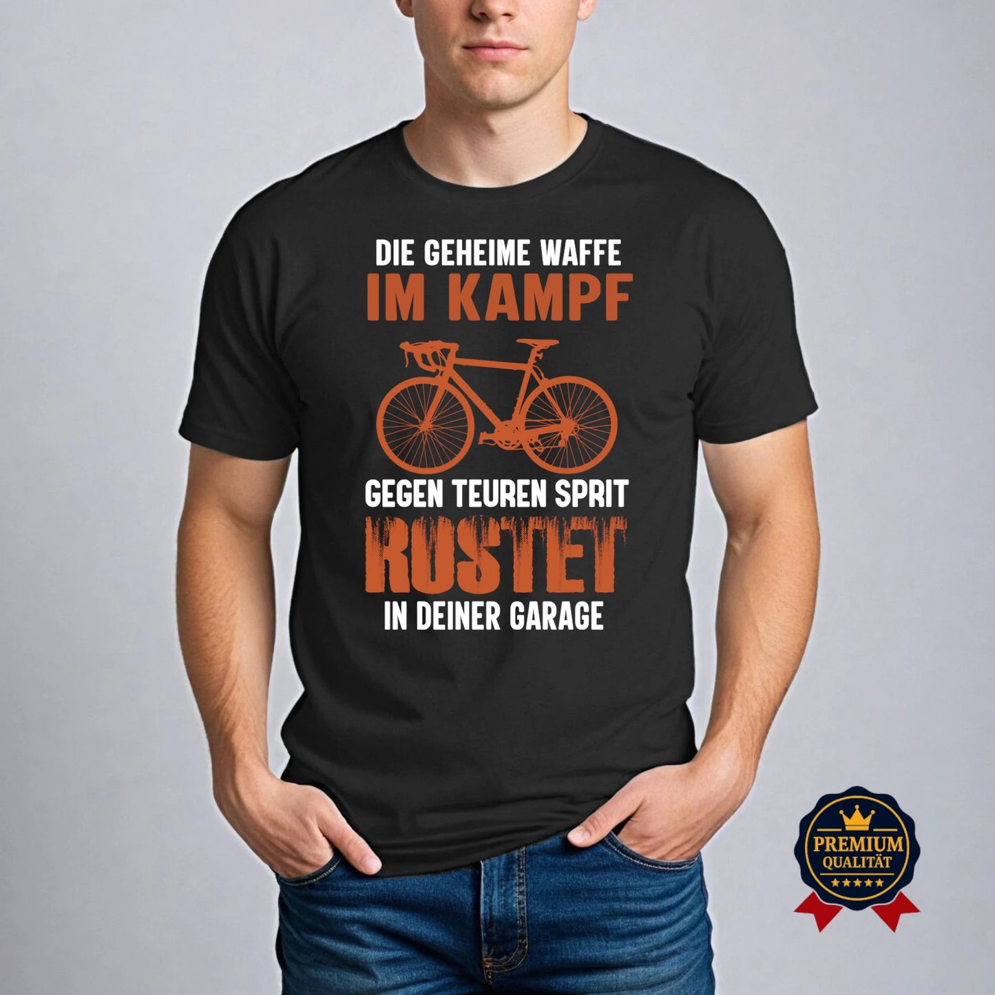 Schwarzes Rundhals-T-Shirt mit Fahrrad-Design und Statement 'Die geheime Waffe im Kampf gegen teuren Sprit – rostet in deiner Garage'