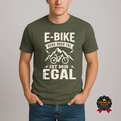 E-Bike T-Shirt „Berg oder Tal? Ist mir egal“ in Khaki aus Bio-Baumwolle – Pedalfreude Design für entspannte E-Biker