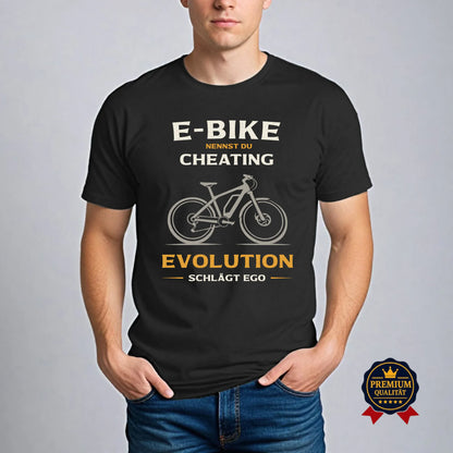 E-Bike T-Shirt „Evolution schlägt Ego“ in Schwarz mit Statement Design und E-Bike Illustration