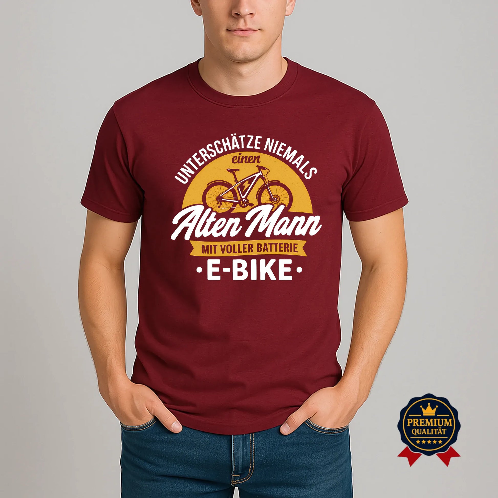 Burgundy E-Bike T-Shirt Herren mit Spruch „Unterschätze niemals einen alten Mann mit voller Batterie