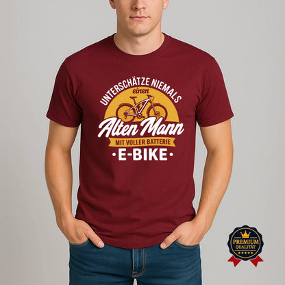 Burgundy E-Bike T-Shirt Herren mit Spruch „Unterschätze niemals einen alten Mann mit voller Batterie