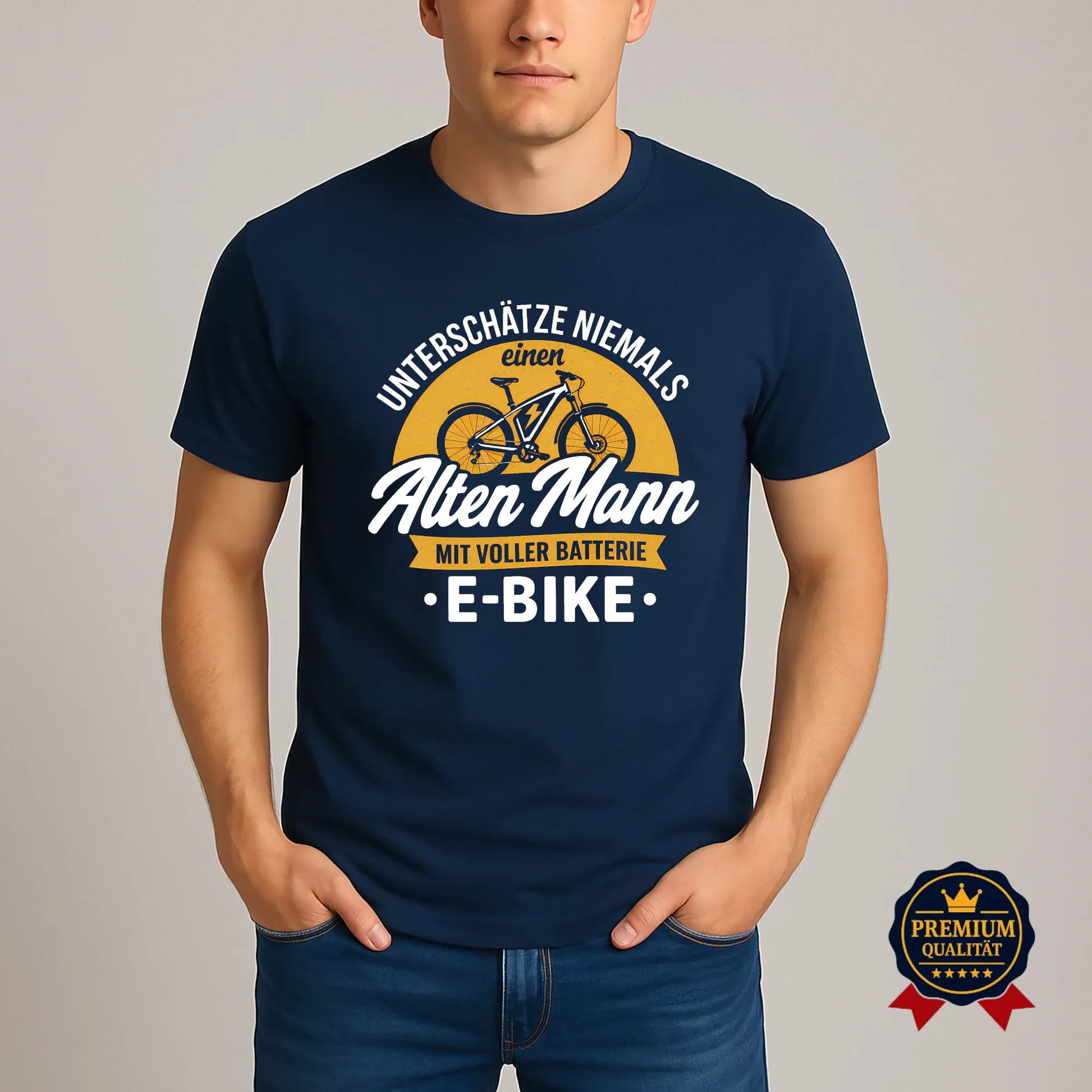 Navy E-Bike T-Shirt Herren mit Spruch „Unterschätze niemals einen alten Mann mit voller Batterie“