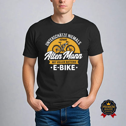 Schwarzes E-Bike T-Shirt für Herren mit Spruch „Alter Mann mit voller Batterie