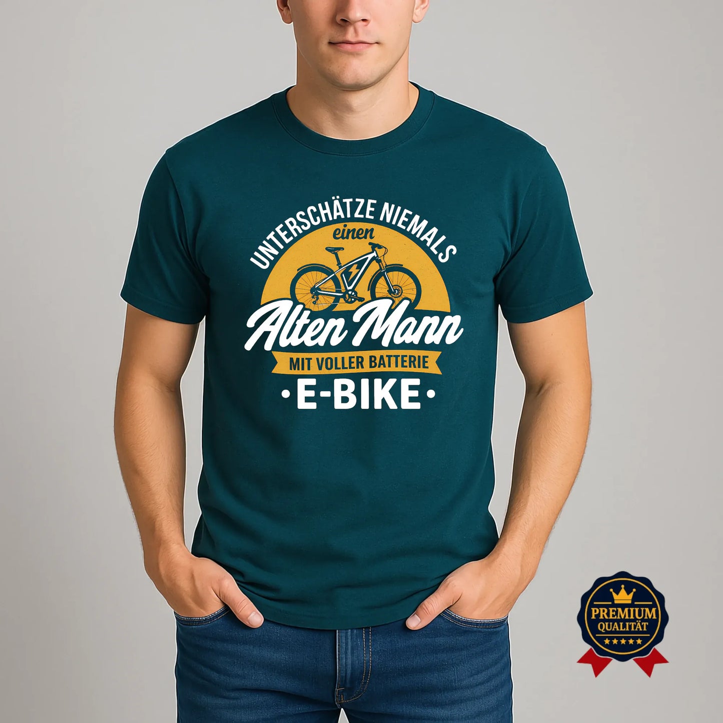 Stargazer E-Bike T-Shirt Herren mit Spruch „Unterschätze niemals einen alten Mann mit voller Batterie“