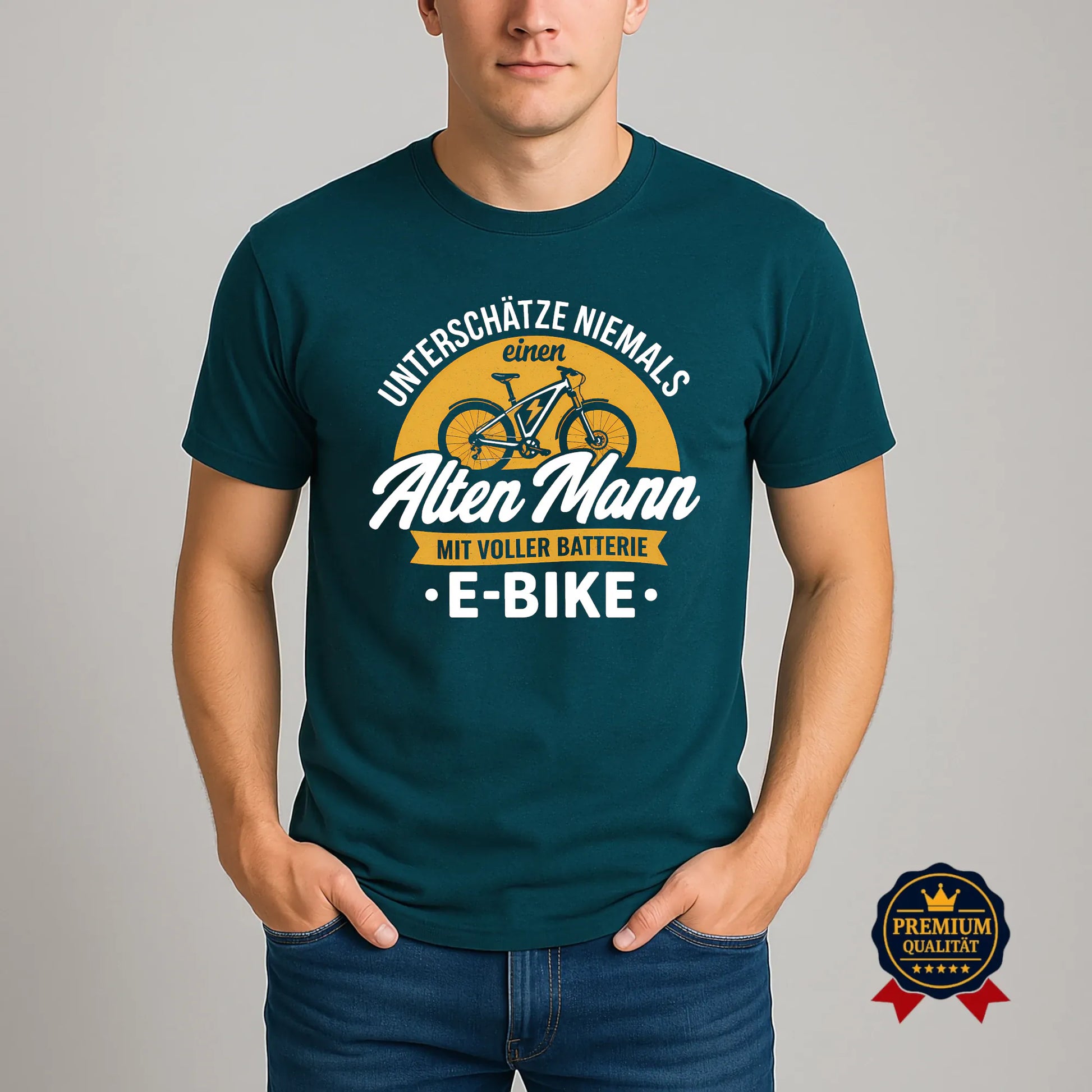 Stargazer E-Bike T-Shirt Herren mit Spruch „Unterschätze niemals einen alten Mann mit voller Batterie“