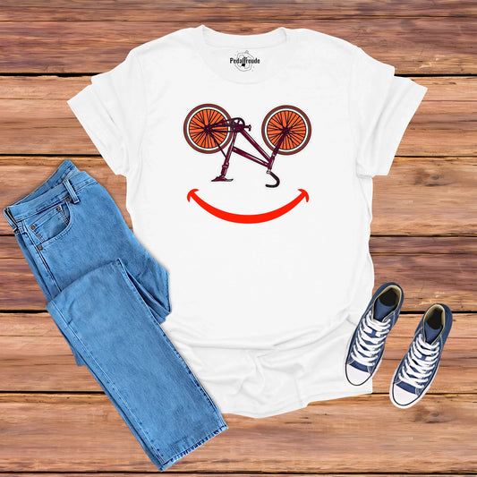 Weißes Fahrrad T-Shirt mit lustigem Smiley-Design – perfekt für Radfahrer mit guter Laune.