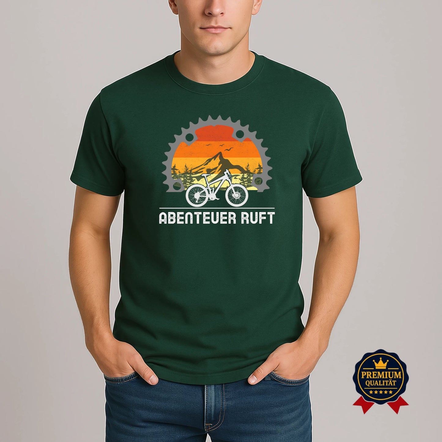 Abenteuer Ruft T-Shirt – Mountainbike Design mit Zahnkranz und Berglandschaft