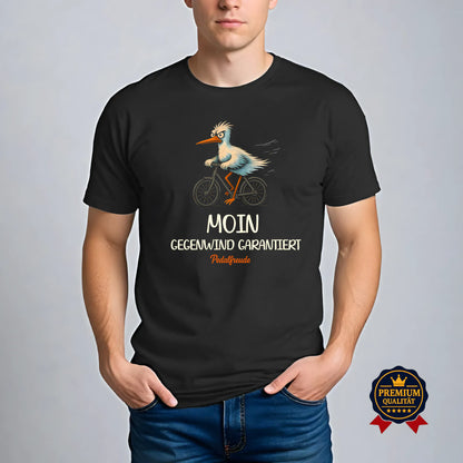 Schwarzes Fahrrad T-Shirt mit „Moin Gegenwind garantiert“ Motiv, getragen von einem Model