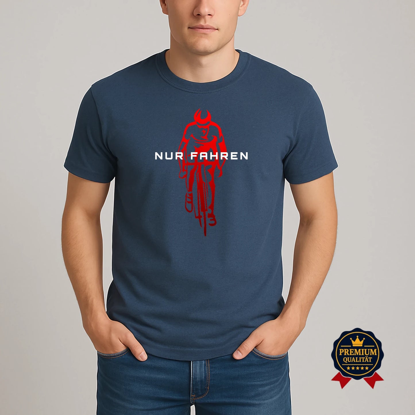 Dunkelblaues Fahrrad T-Shirt mit rotem Rennfahrer-Design – sportlich, stilvoll und perfekt für jede Radtour.