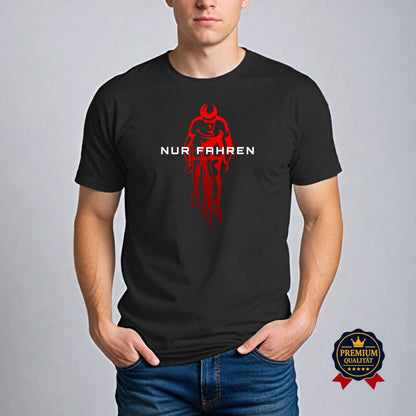 Schwarzes Fahrrad T-Shirt mit markantem Rennfahrer-Motiv und „Nur Fahren“-Schriftzug – ideal für sportliche Biker.