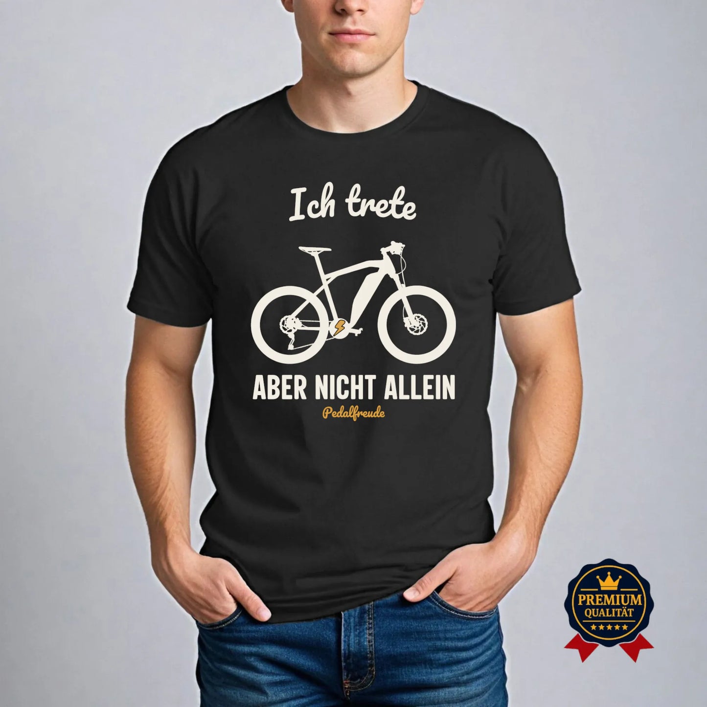E-Bike T-Shirt Herren „Ich trete aber nicht allein“ auf schwarzem Shirt mit weißer E-Bike Silhouette – Stanley/Stella Bio-Baumwolle