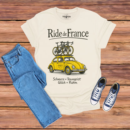 Ride de France T-Shirt mit gelbem VW Käfer, zwei Rennrädern und Retro Fahrrad-Design, perfekt für Bike-Fans