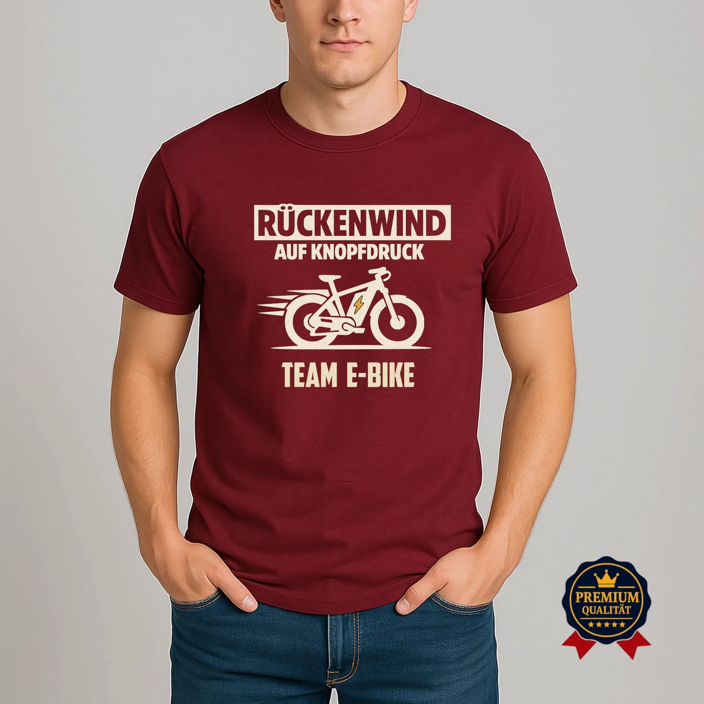 Herren E-Bike T-Shirt „Rückenwind auf Knopfdruck – Team E-Bike“ in Burgundy im Vintage-Look