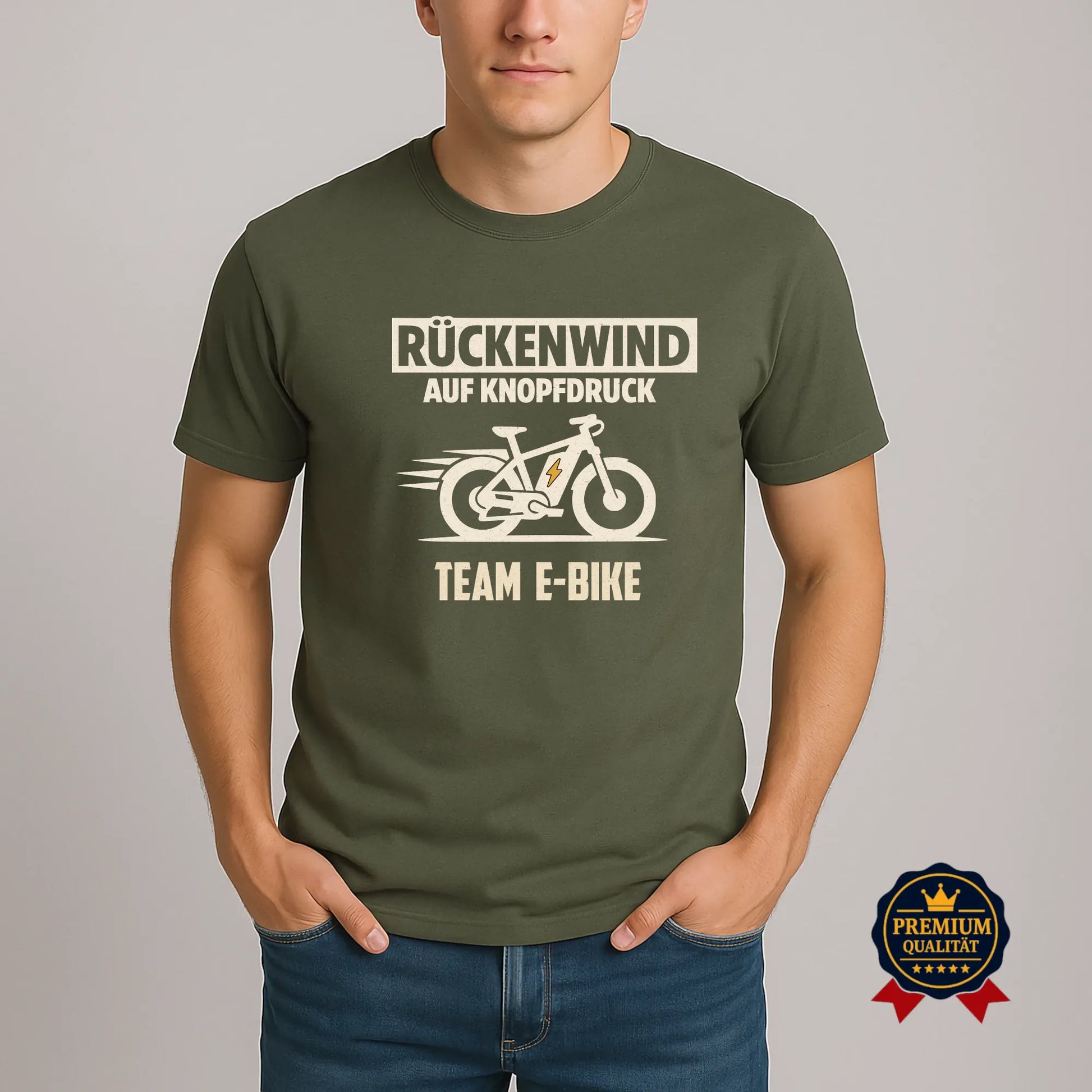 E-Bike T-Shirt „Rückenwind auf Knopfdruck – Team E-Bike“ in Khaki, Vintage-Motiv für E-Bike Fahrer